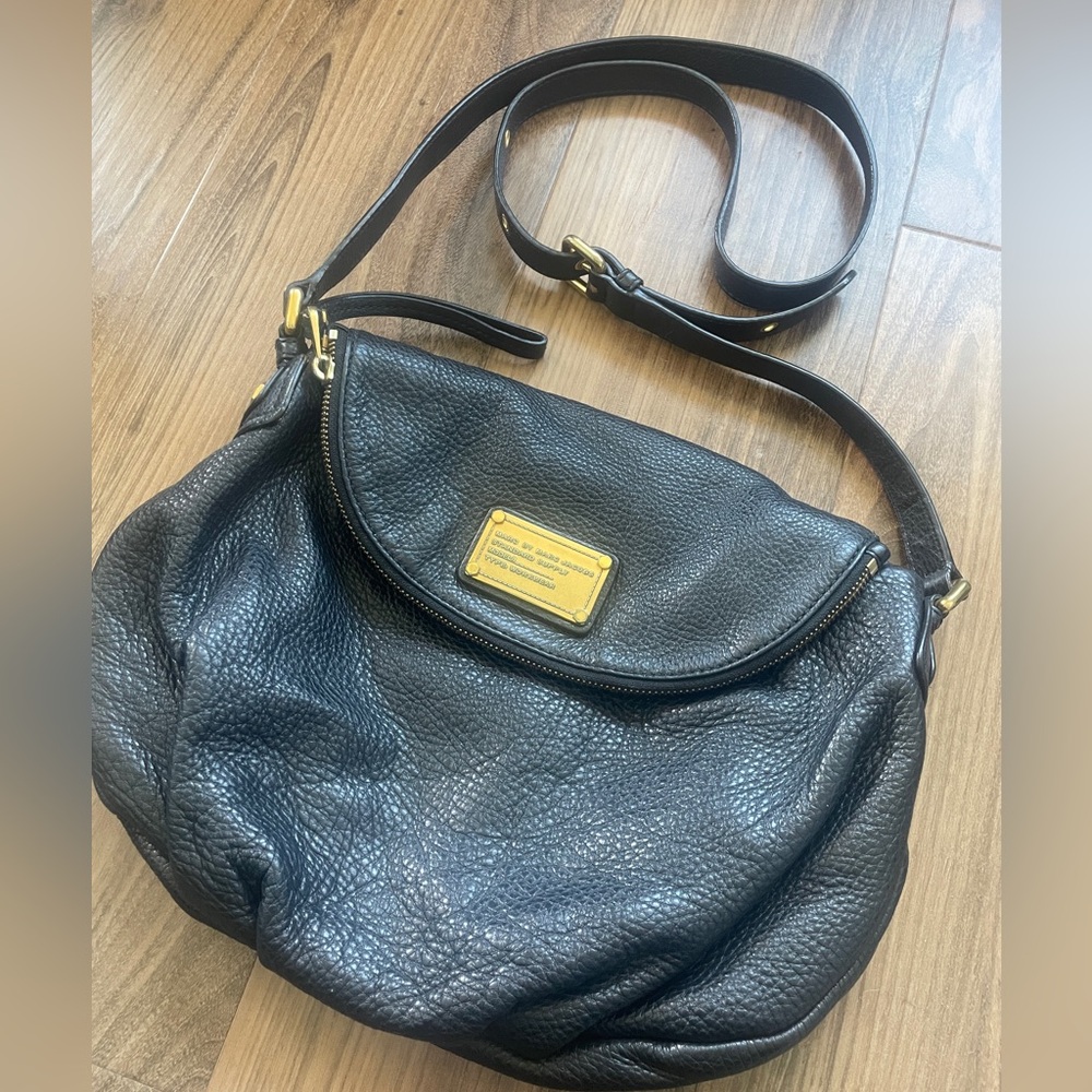 MARC by MARC JACOBS Classic Q Natasha Leather Purse Black Leather Gold Hardware